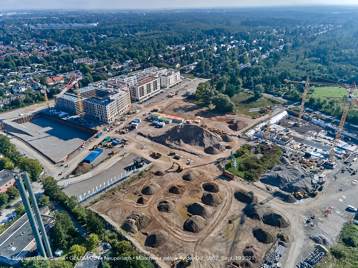19.09.2021 - Aktuelle Luftbilder aus dem Alexisquartier und Pandion Verde in Neuperlach in München
